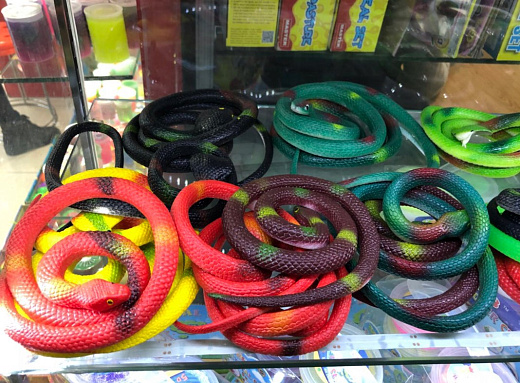 змея резиновая